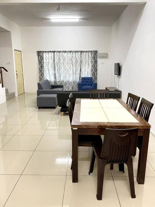 Azzalea Homes 2 @ Taman Golden Hills 金马仑高原 外观 照片